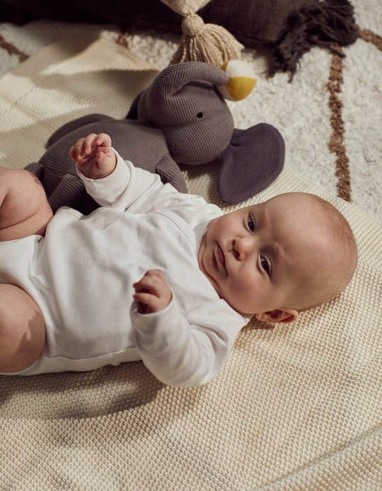 طقم من 4 بودي سوت قطني بلف للأطفال، أبيض