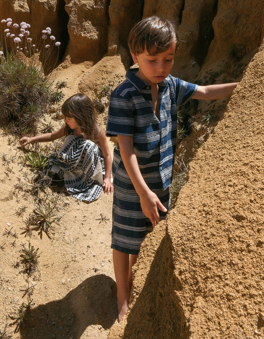 قميص نص كم بخطوط بارزة للأولاد، أزرق داكن